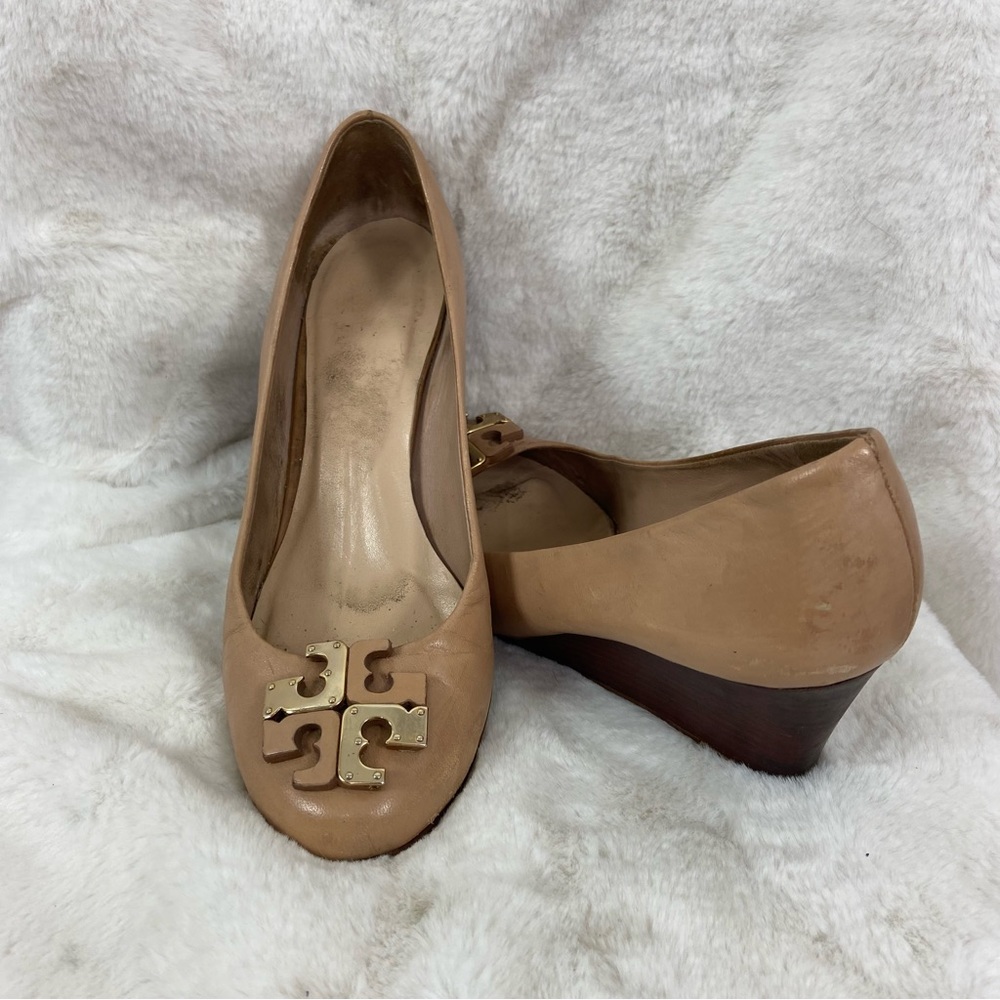 TORY BURCH Lowell New Logo Wedge Pump, Natural Blush. 7M - Picture 2 of 16